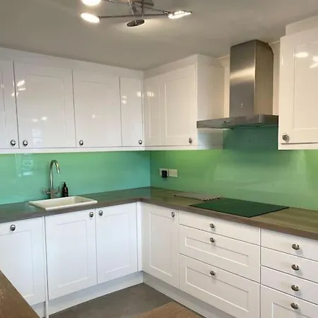 Townhouse With Harbour Views. Sleeps 7