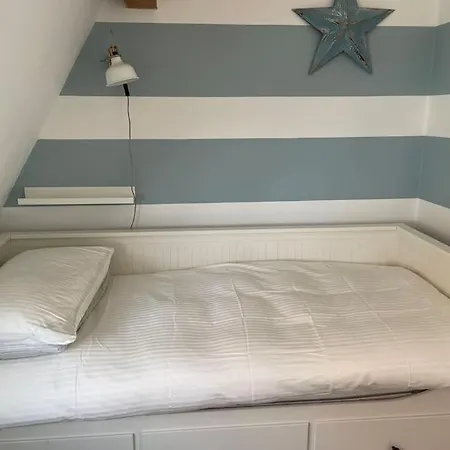 Townhouse With Harbour Views. Sleeps 7 Bristol