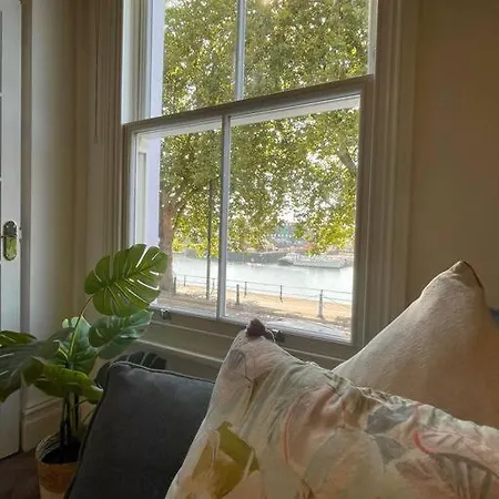 Townhouse With Harbour Views. Sleeps 7 *