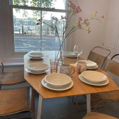 Townhouse With Harbour Views. Sleeps 7 *