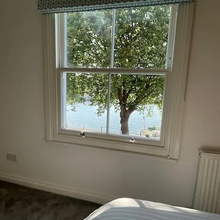Townhouse With Harbour Views. Sleeps 7