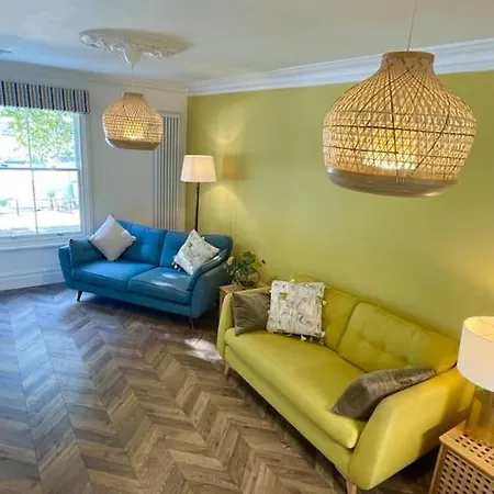 Townhouse With Harbour Views. Sleeps 7 Bristol